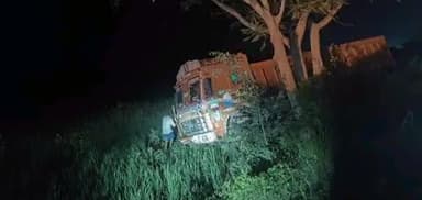 అశ్వాపురం: మొండికుంట సమీపంలో కారు ఢీ కొట్టిన లారీ ఒకరికి తీవ్ర గాయాలు