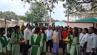 बालूमाथ प्रखंड अंतर्गत उत्क्रमित मध्य विद्यालय आरा में शिक्षक एवं अभिभावक की बैठक हुई संपन्न सैकड़ो अभिभावक रहे मौजूद।@#