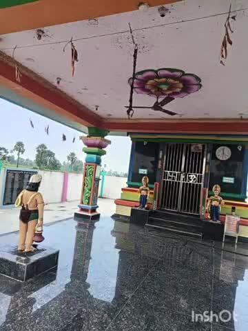 దుగ్గొండి: మల్లంపల్లి గ్రామంలో గల గౌడ కుల ఆరాధ్య దైవం రేణుక ఎల్లమ్మతల్లి, కంఠమహేశ్వర స్వామి దేవాలయంలో దొంగలు పడ్డారు