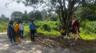 ରାୟଗଡା: ଗୁଡାରି: କୋଲନରା ବ୍ଲକର ବିଭିନ୍ନ ଗ୍ରାମପଞ୍ଚାୟତ ପରିଦର୍ଶନ କରି ମା ପାଇଁ ଗଛଟିଏ କାର୍ଯ୍ୟକ୍ରମ ଅବସରରେ କ୍ଷେତ୍ର ପରିଦର୍ଶନ କଲେ ବିଡ଼ିଓ