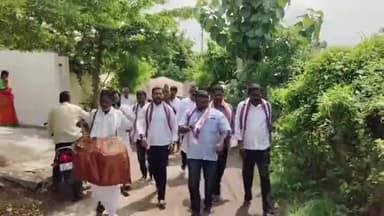 ఇల్లందకుంట: మండల కేంద్రంలో శ్రీ సీతారామచంద్రస్వామి గ్రామ దేవాలయంలో శ్రీకృష్ణ జన్మాష్టమి సందర్భంగా ప్రత్యేక పూజలు స్వామివారి ఊరేగింపు