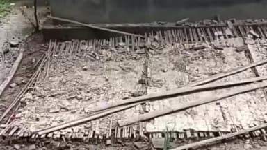 চাৰিদুৱাৰ: ৰঙাপৰাৰ জামুনবিলত বনৰীয়া হাতীয়ে চলালে সন্ত্ৰাস,বনৰীয়া হাতীয়ে একেনিশাই ভাঙিলে ছটাকৈ বাসগৃহ