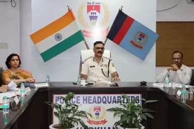 श्री अनुराग गुप्ता, पुलिस महानिदेशक, झारखंड ने आगामी त्योहार "#दुर्गा_पूजा" को लेकर की समीक्षा बैठक