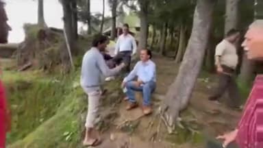 भलेई: मियाडी़गला में 18 दिन से पानी की आपूर्ति ठप्प रहने पर परेशान गांववालों ने जलशक्ति विभाग के अधिकारियों का किया घेराव