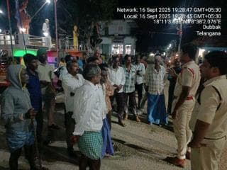 దుబ్బాక ఎస్ఐ కీర్తి రాజు, గ్రామ విపిఓ తో కలసి రామక్కపేట గ్రామాన్ని సందర్శించి గ్రామ ప్రజలకు స్థానిక సంస్థల ఎన్నికల గురించి సైబర్ నేరాల గురించి సీసీ కెమెరాలు గురించి అవగాహన కల్పించారు