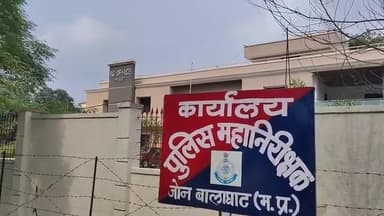 लांजी: मुखबिर के शक पर नक्सलियों ने ग्रामीण को उठाया, मौके से पर्चे बरामद, पुलिस जांच में जुटी