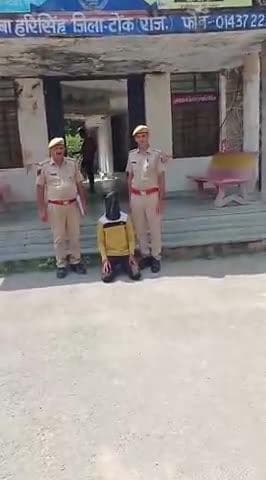 पुलिस थाना लाम्बाहरिसिंह की #कार्रवाई।
#नकबजनी व #लूट के प्रकरण में 01 साल से फरार अभियुक्त #गिरफ्तार।
