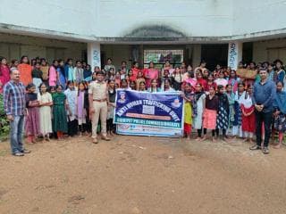 కేజీబీవీ వంటిమామిడి విద్యార్థినిలకు, మహిళల రక్షణకు ఉన్న చట్టాలు, సైబర్ నేరాలు గురించి, గుడ్ టచ్ బాడ్ టచ్, ఈవిటీజింగ్ నూతన చట్టాల గురించి అవగాహన కల్పించిన ములుగు ఎస్ఐ విజయ్ కుమార్, గజ్వేల్ షీటీమ్ బృందం.