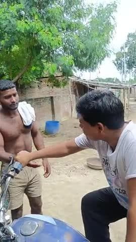 #भिखारी #गाड़ी #साफ़ कर #comedy #funny #trending #viral #ytshorts #2025shorts #memes #entertainment #fun