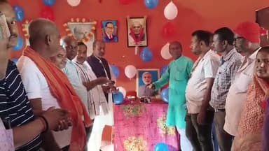 बासोपट्टी: बासोपट्टी में प्रधानमंत्री श्री नरेंद्र मोदी जी का 75वां जन्मदिन केक काटकर मनाया गया