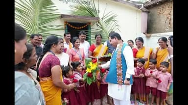 ಕಲಘಟಗಿ: ಗ್ರಾಮದಲ್ಲಿ 'ಏಕ್ ಪೆಡ್ ಮಾ ಕೆ ನಾಮ್' ಅಭಿಯಾನದಲ್ಲಿ ಭಾಗಿಯಾದ ಕೇಂದ್ರ ಸಚಿವ ಪ್ರಹ್ಲಾದ ಜೋಶಿ