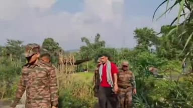 सुलह: बच्छवाईं पंचायत में दूसरे दिन भू-स्खलन, 14 घर क्षतिग्रस्त, सेना ने संभाला मोर्चा और प्रभावितों को सुरक्षित जगह पहुँचाया