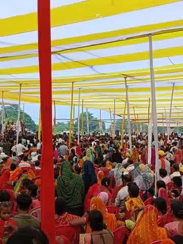 आज दिनांक 18/09/2025 के सारण जिले कटसा पंचायत के परागण में प्रशांत किशोर आए है बहुत भीड़ है