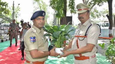 పుల్కల్: పుల్కల్ పోలీస్ స్టేషన్ ను అకస్మికంగా తనిఖీ చేసిన జిల్లా ఎస్పీ పరితోష్ పంకజ్