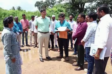 లింగంపేట్: బురిగిద్దలో పొలాల్లో వేసిన ఇసుక మేటల తొలగింపు ముమ్మరం, రైతులకు లబ్ది కలిగేలా చూడాలి : జిల్లా కలెక్టర్ ఆశిష్ సాంగ్వాన్