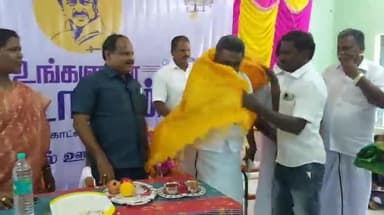 இலுப்பூர்: சமுதாய கூட்டத்தில் நடைபெற்ற உங்களுடன் ஸ்டாலின் திட்ட முகாமில் உத்தரவுகளை மக்களுக்கு வழங்கிய திமுக ஒன்றிய செயலாளர்கள் மற்றும் அரசு அதிகாரிகள்