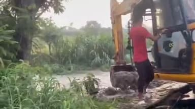 మనోహరాబాద్: వెంకటాపూర్ శివారులోని భూమ్ చెరువు అలుగు కాలువల ఆక్రమణలు తొలగింపు