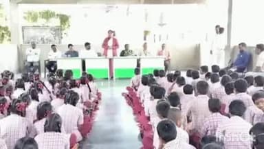 ఇల్లంతకుంట: ప్రభుత్వ పాఠశాల విద్యార్థులకు చట్టాలపై అవగాహన కల్పించిన జడ్జ్ రాధిక జైస్వాల్..