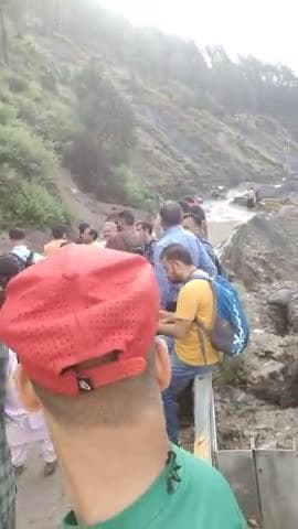 नेताला से हीना तक का रास्ता बंद।