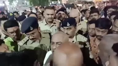 सोचिए कितनी बेलगाम हो चुकी है जबलपुर पुलिस, जनता पर तो रोज अत्याचार करती ही थी आज भाजपा नेता पर भी कर दिया अत्याचार... कोई कमांड करने वाला नहीं बचा इनको
#jabalpurpolice #bjp