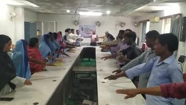 मारगोमुंडा: मार्गोमुंडा प्रखण्ड कार्यालय में पेयजल एवं स्वच्छता विभाग द्वारा स्वच्छता ही सेवा के तहत दिलाई गई शपथ।