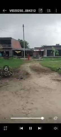 #video Uttar Pradesh jila Unnao Thana aoras village devtara Deepanshu naam ke ladke ko maarte Hain ladies