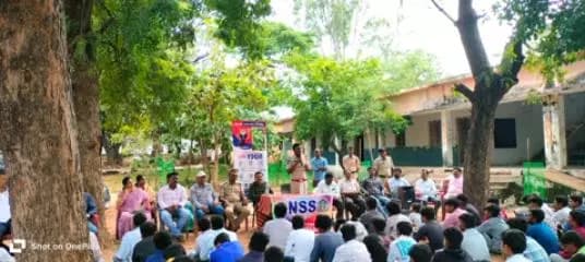 ఈవిటీజింగ్, డ్రగ్స్ పై ప్రభుత్వ జూనియర్ (బాలుర) కళాశాల హుస్నాబాద్ మరియు సైబర్ నేరాలు, గంజాయి డ్రగ్ ఇతర మత్తు పదార్థాలపై అవగాహన హుస్నాబాద్ ఎస్ఐ లక్ష్మారెడ్డి మరియు హుస్నాబాద్ షీమ్టీ బృందం.