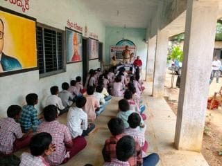 సింగాటం జిల్లా పరిషత్ హై స్కూల్ విద్యార్థినీ విద్యార్థులకు సెల్ఫ్ కాన్ఫిడెన్స్, మహిళల రక్షణకు ఉన్న చట్టాల గురించి, సైబర్ నేరాల గురించి, గుడ్ టచ్ బాడ్ టచ్, గంజాయి ఇతర మత్తు పదార్థాలు , గురించి అవగాహన కల్పించిన గజ్వేల్ సీఐ ముత్యం రాజు.