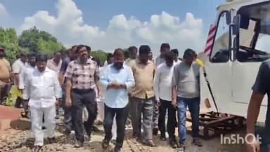 ఖాజీపేట: కాజీపేటలో ఆర్ఓబి పనులు వేగంగా సాగుతున్నాయి.ఎమ్మెల్యే వార్త చెప్పలేదు