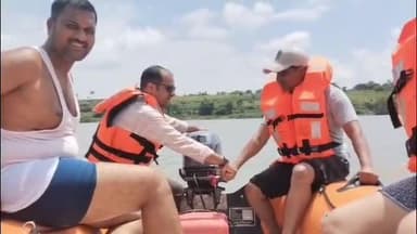 अक्कलकोट: गळोरगी येथे तहसीलदार विनायक मगर यांच्या मार्गदर्शनाखाली आपदा मित्रांना पूरबचाव प्रशिक्षण...