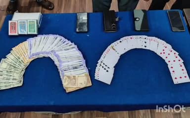 ఎల్కతుర్తి: ఎలుకతుర్తి పోలీస్ స్టేషన్ పరిధిలోని దామెరలో పేకాట స్థావరంపై పోలీసుల దాడి..4 జూదరులు అరెస్ట్, ఒకరు పరారీ.