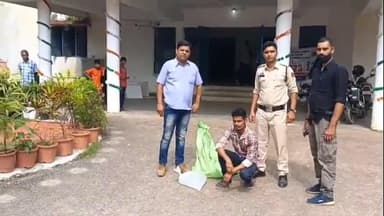 पुसौर: पुसौर पुलिस की कार्रवाई में दो मामलों में 19 लीटर अवैध महुआ शराब की गई जब्त