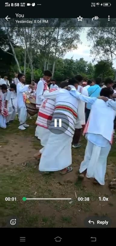 आदिवासियो ने कर्मा पूर्व संध्या गुमला के सरना समेलन मैदान में बड़ी धूम धाम से मनाया गया
अपनी संस्कृति को बचाऐं रखने के