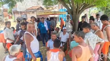 नरकटिया: नरकटिया विधानसभा के पुनहिया में सोमवार को जनसुराज द्वारा 200 लोगों का पारिवारिक लाभ कार्ड बनाया गया