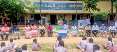 నాగపురి" జిల్లా పరిషత్ హై స్కూల్ విద్యార్థినీ విద్యార్థులకు మహిళల రక్షణకు ఉన్న చట్టాలు సైబర్ నేరాలు, గుడ్ టచ్ బాడ్ టచ్, ఈవిటీజింగ్ నూతన చట్టాల గురించి అవగాహన కల్పించిన కొమురవెల్లి ఎస్ఐ రాజు, హుస్నాబాద్ షీటీమ్ బృందం.