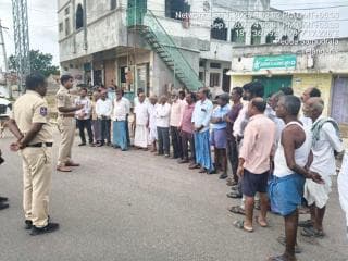 కోహెడ ఎస్ఐ అభిలాష్, గ్రామ విపిఓ తో కలిసి సముద్రాల గ్రామాన్ని సందర్శించి రాబోవు స్థానిక సంస్థల ఎన్నికల గురించి సైబర్ నేరాల గురించి గంజాయి ఇతర మత్తు పదార్థాల గురించి వినాయక నిమజ్జనం గురించి అవగాహన కల్పించారు.