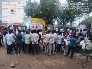 చేర్యాల సిఐ శ్రీను, ఎస్ఐ నవీన్, గ్రామ విపిఓ తో కలిసి ఆకునూరు గ్రామాన్ని సందర్శించి రాబోవు స్థానిక సంస్థల ఎన్నికల గురించి సైబర్ నేరాల గురించి గంజాయి ఇతర మత్తు పదార్థాల గురించి వినాయక నిమజ్జనం గురించి అవగాహన కల్పించారు.