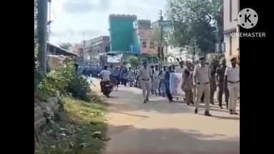 সারেঙ্গা: সারেঙ্গা থানার উদ্যোগে পুলিশ দিবস উপলক্ষে প্ল্যাকার্ড হাতে একটি পথ নিরাপত্তা রেলী করা হল