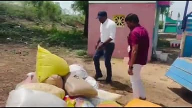 முதுகுளத்தூர்: குமரக்குறிச்சி அருகே 1760 KG ரேசன் அரிசியை கடத்திய மர்ம கும்பல்