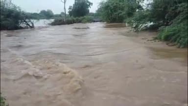 अक्कलकोट: तालुक्यातील कलहिप्परगे– करजगी रस्ता मुसळधार पावसामुळे पुन्हा बंद...