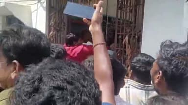 రుద్రంగి: మానాల గ్రామంలో ఉద్రుక్త పరిస్థితి.. ఘటన చేరుకున్న ఫారెస్ట్,పోలీసులు అధికారులు