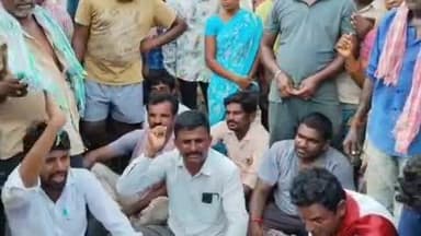 జాజిరెడ్డి గూడెం: ఆర్వపల్లి రైతు సేవా సహకార సంఘం కేంద్రం వద్ద యూరియా కోసం రైతులు ధర్నా