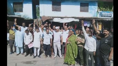थल: थल सातसिलिंग पिथौरागढ़ सड़क नहीं खुलने पर स्थानीय लोगों ने किया प्रदर्शन