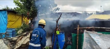 మద్నూర్: రూసే గావ్ లో గ్యాస్ సిలిండర్ లీకయ్యి ఇల్లు దగ్ధం