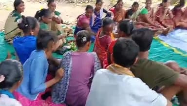 ମହୁଲପାଲି: ଚାରମାଲ ଠାରେ ସରକାରୀ ଯୋଜନା କୁ ନେଇ ସଚେତନତା କାର୍ଯ୍ୟକ୍ରମ ଅନୁଷ୍ଠିତ