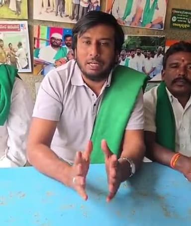 ಹಾರೋಹಳ್ಳಿ: ಕಗ್ಗಲೀಪುರ ಬೈಪಾಸ್ ಗೆ ಆಗ್ರಹಿಸಿ ಪ್ರತಿಭಟನೆ: ಹಾರೋಹಳ್ಳಿಯಲ್ಲಿ ರಾಜ್ಯ ರೈತ ಹಿತರಕ್ಷಣಾ ಸಂಘದ ರಾಜ್ಯಾದ್ಯಕ್ಷ ನದೀಮ್ ಪಾಷಾ