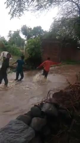 dosto dekh skte ho tulsapur me kitna pani aa raha hai @