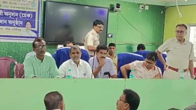 গড়বেতা ৩: এক লক্ষ দশ হাজার চেক প্রদান করা হলো পুজো কমিটিগুলির সদস্যদের হাতে গোয়ালতো থানার পক্ষ থেকে, উপস্থিত রাজ্যের প্রতিমন্ত্রী