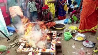 கெங்கவல்லி: மகாளய அமாவாசை ஒட்டி மிளகாய் யாக பூஜை ... கெங்கவல்லி யில் ஏராளமான பக்தர்கள் சாமி தரிசனம்