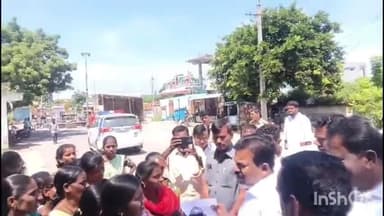 ఇల్లంతకుంట: కందికట్కూరు గ్రామంలోని ఎంపీపీ ఎస్ పాఠశాలలో టీచర్లను నియమించాలని నిరసన వ్యక్తం చేసిన విద్యార్థుల తల్లిదండ్రులు....